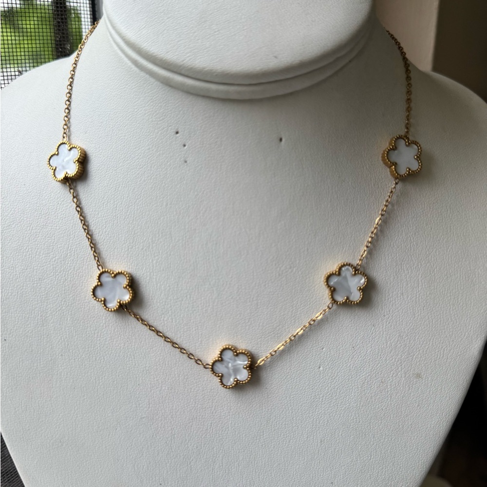 MONTY STATEMENT NECKLACE - Picture 3 of 16